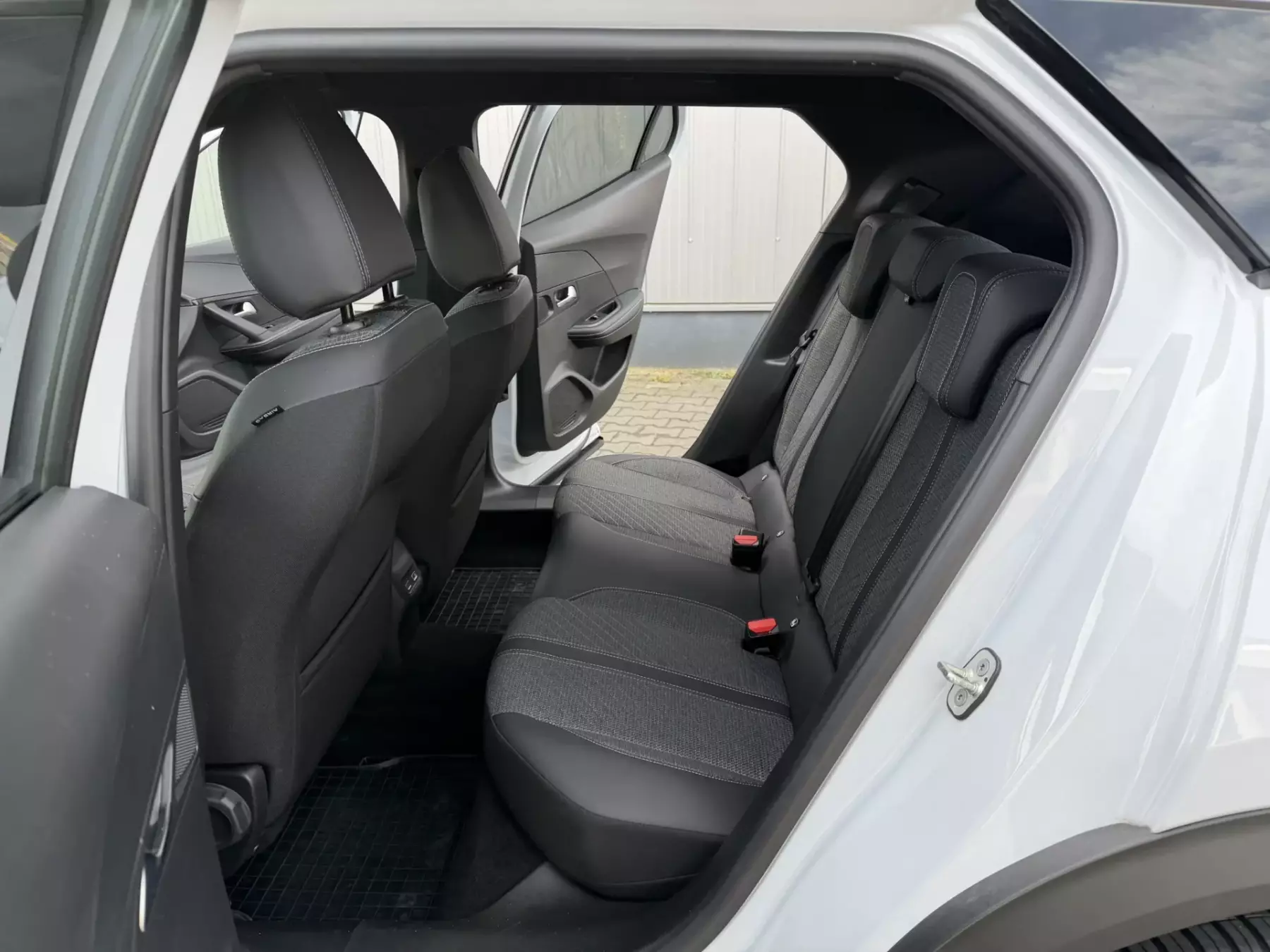 11408 Peugeot 2008 Mietwagen