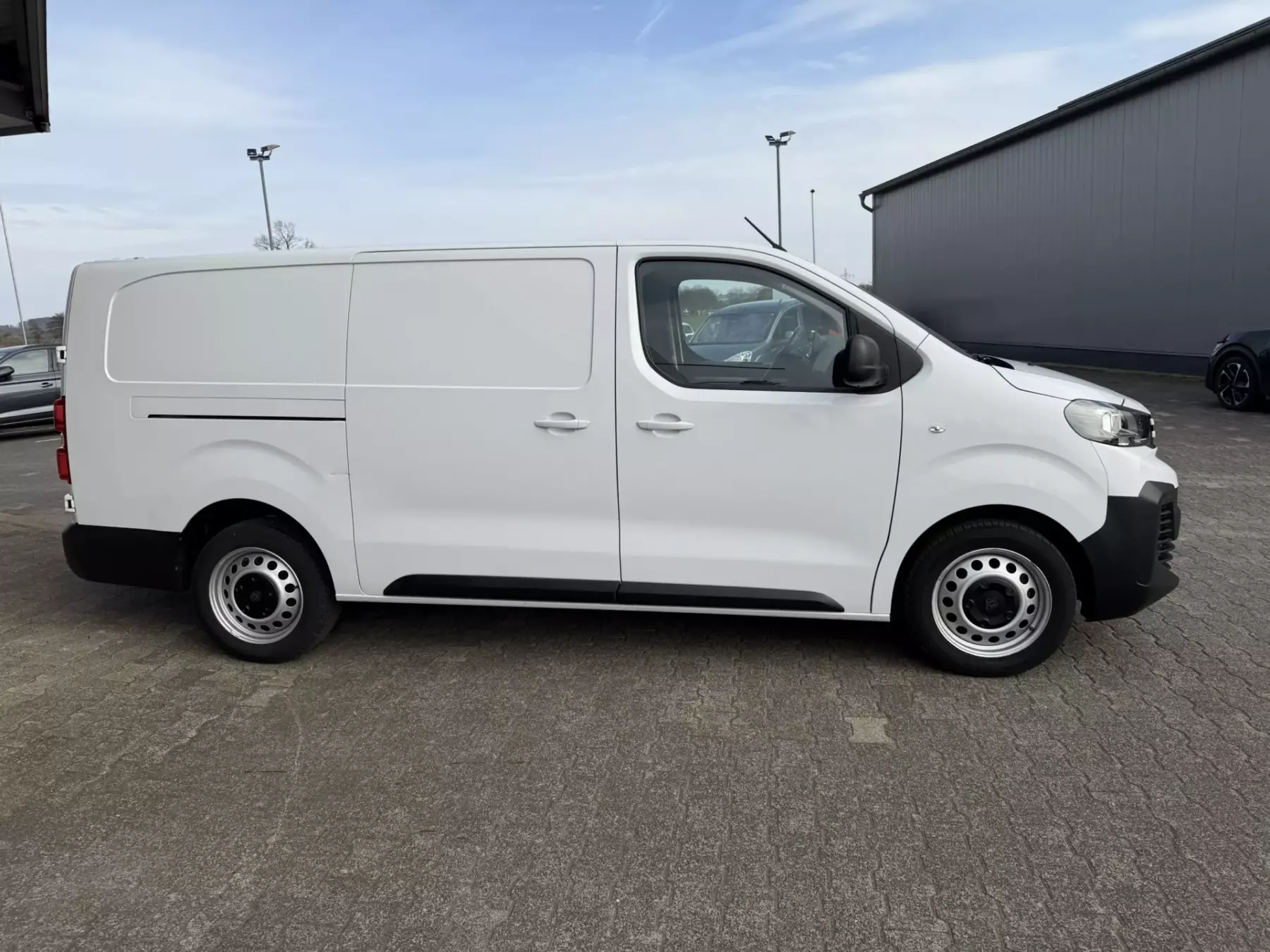 11324 Peugeot Expert 145PS Mietwagen