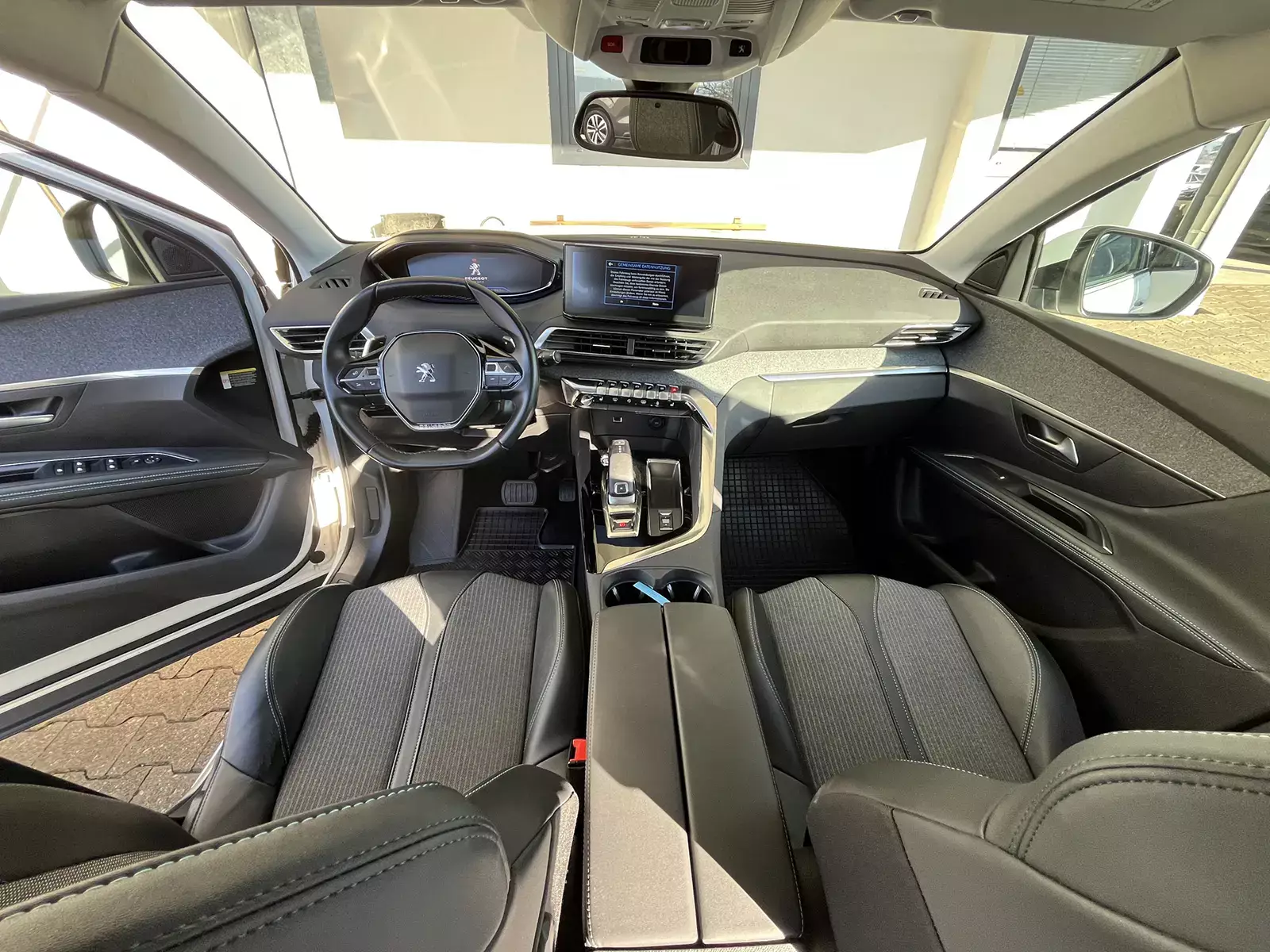 Peugeot 5008 HDI 130 Allure Pack Mietwagen 