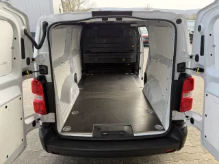 11324 Peugeot Expert 145PS Mietwagen