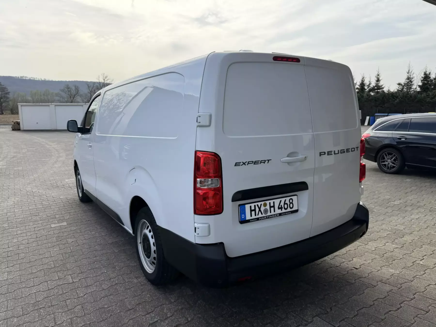 11324 Peugeot Expert 145PS Mietwagen 