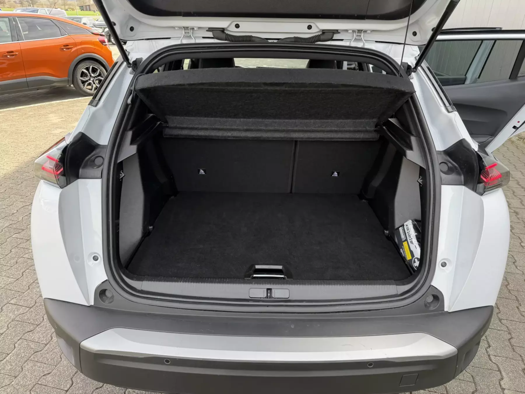 11408 Peugeot 2008 Mietwagen