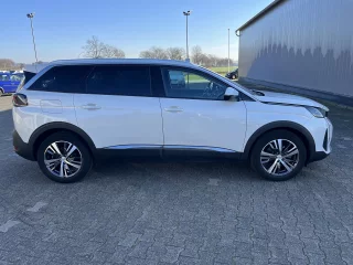 Peugeot 5008 HDI 130 Allure Pack Mietwagen 